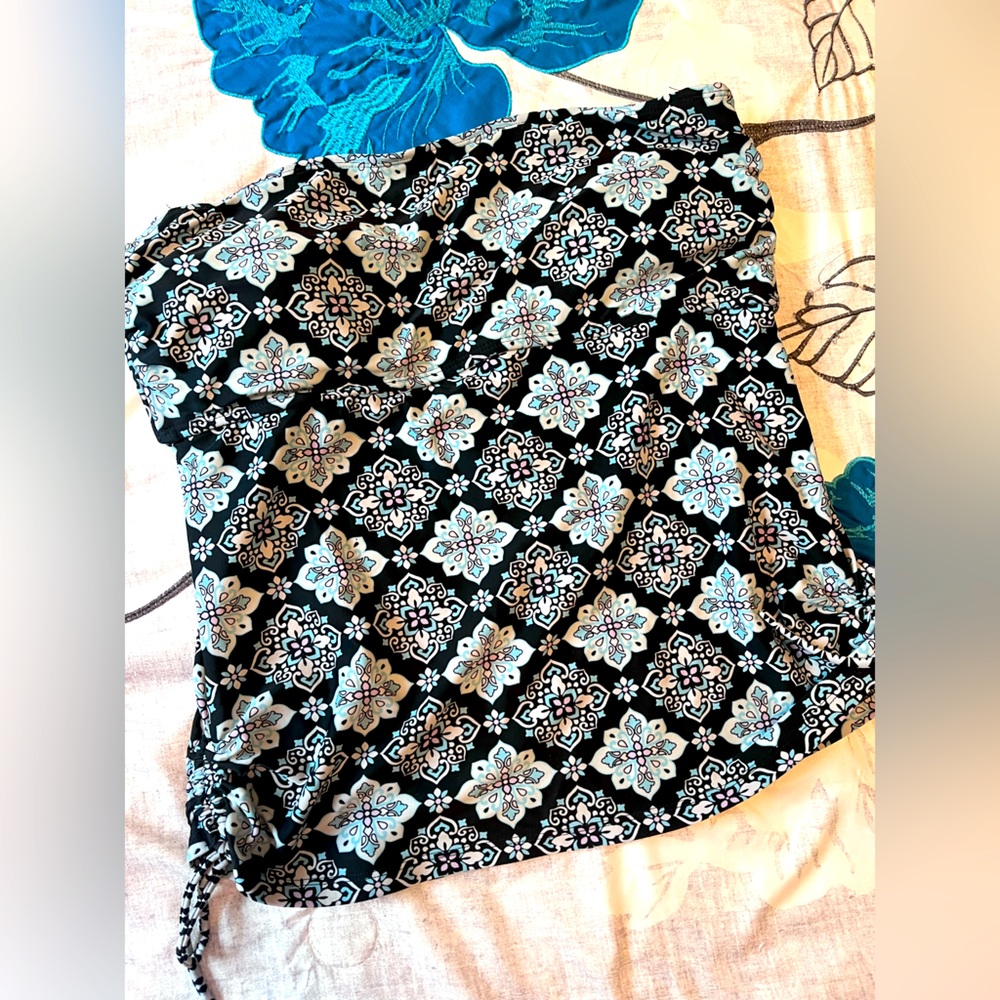 Black And White Patterned Bikini Top - image 1